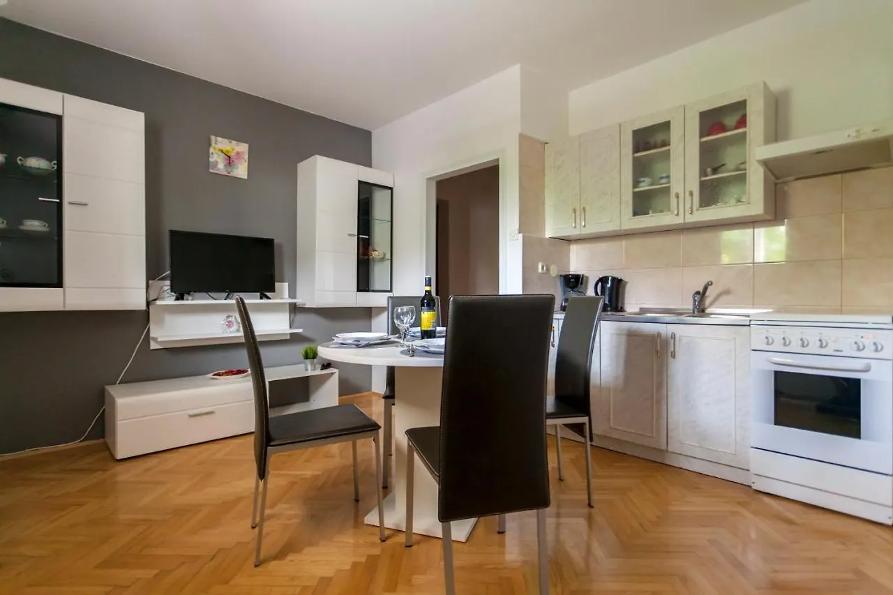 Apartment Leni كرك