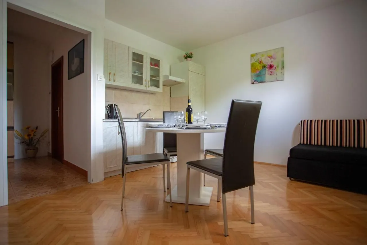 Apartment Leni كرك