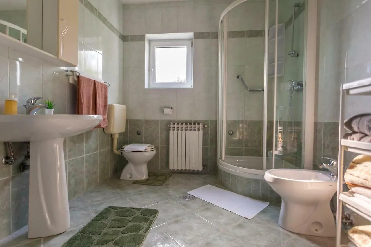 Apartment Leni كرك